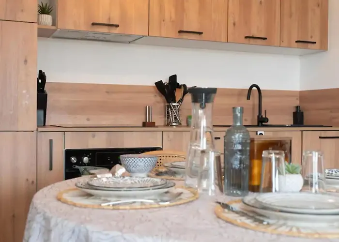 דירה With Mountain Views In *