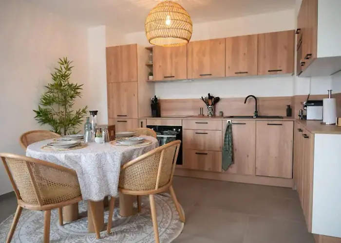 With Mountain Views In דירה אנטיב