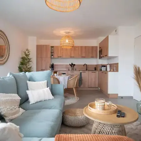 Apartmán With Mountain Views In Antibes