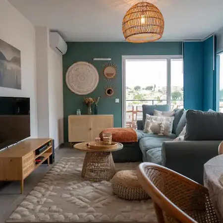 With Mountain Views In Apartment *